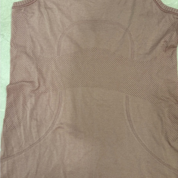 Lululemon Swiftly Tech Hip Length Racerback Tank in Quicksand Size 4 - Picture 4 of 10
